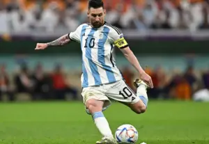 Lionel Messi với 1047 trận ra sân