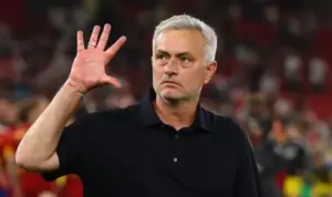 Mourinho bén duyên với sự nghiệp huấn luyện viên từ năm 1990