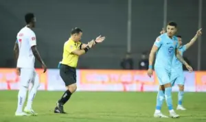 Muốn trở thành trọng tài cần có đầy đủ chuyên môn, kiến thức mới có thể điều hành trận đấu