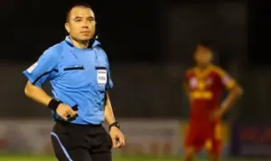 Phùng Đình Dũng cũng là trọng tài đã từng bị khán giả đuổi đánh trên sân